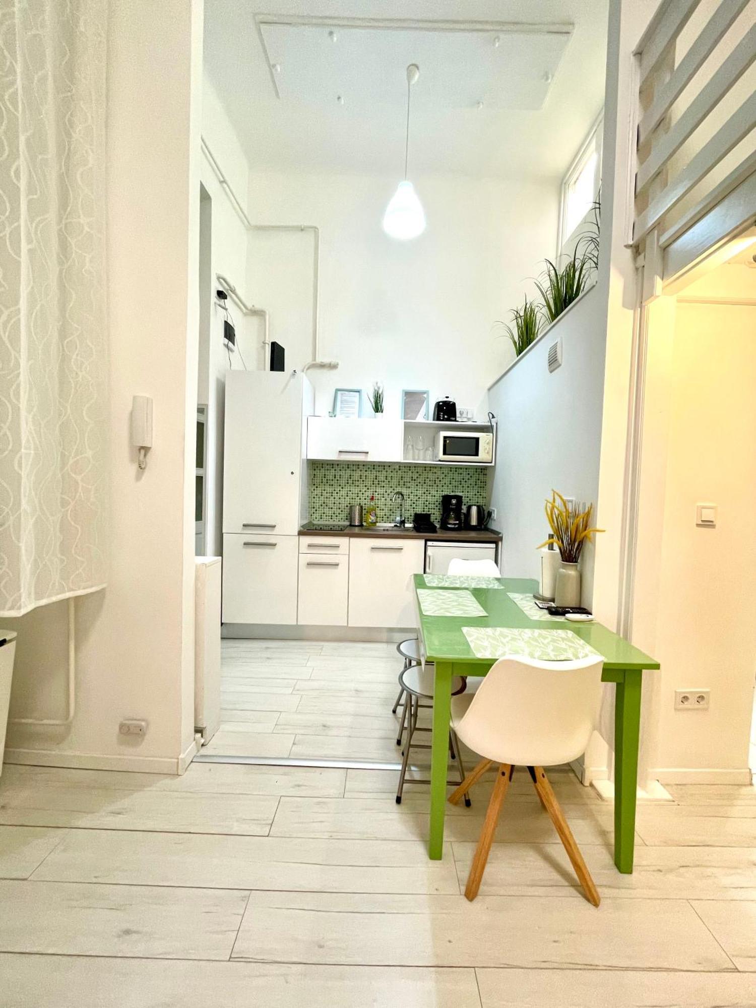 Teresian Apartment Near The Andrassy Street Free Air Conditioner Free Coffee Budapest Exterior foto