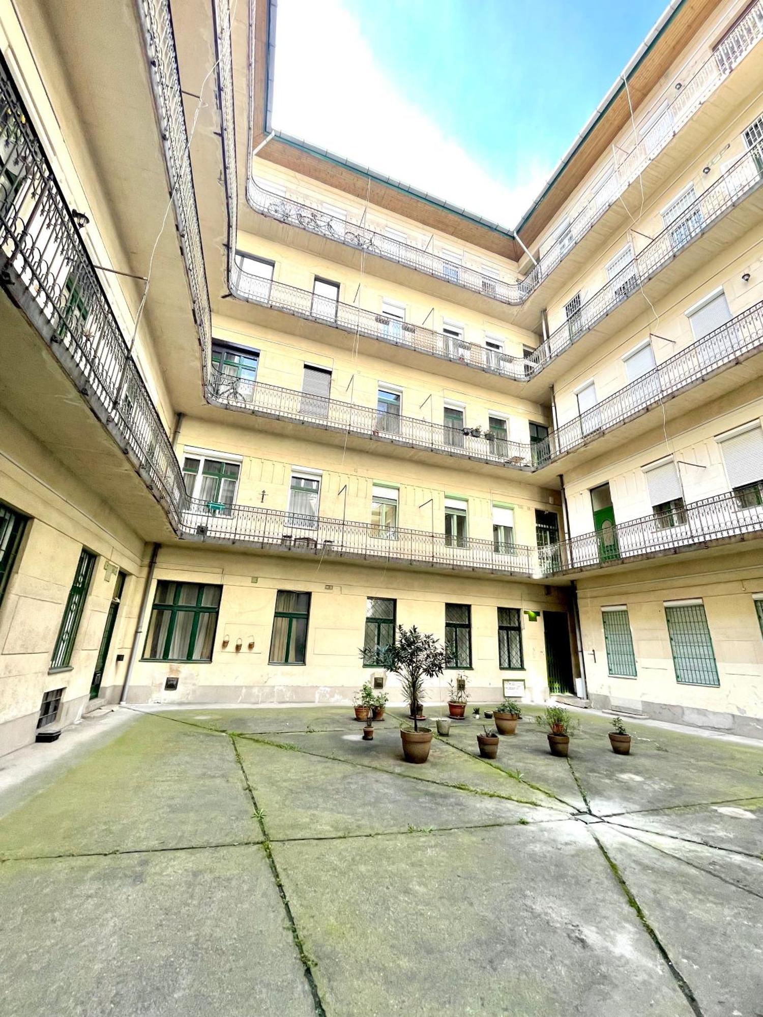 Teresian Apartment Near The Andrassy Street Free Air Conditioner Free Coffee Budapest Exterior foto